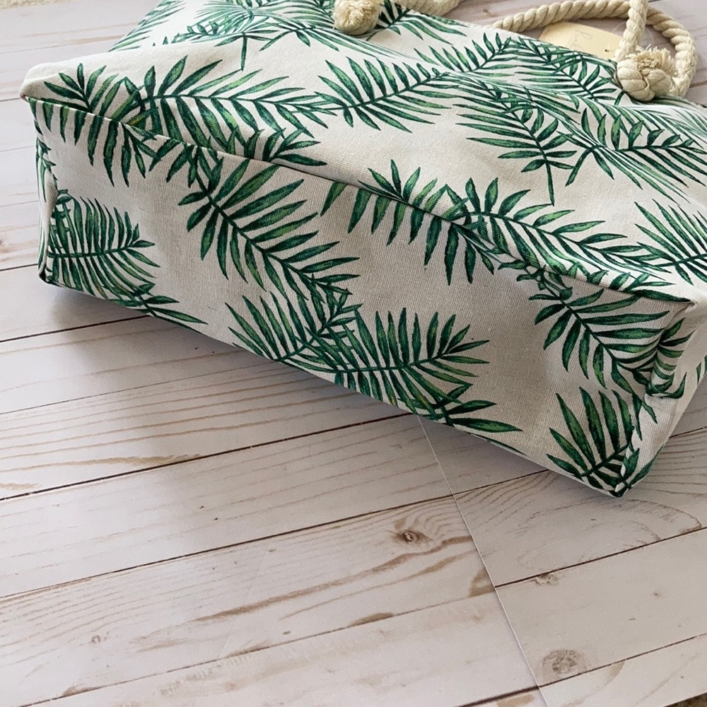 Jumbo Palm Leaf Print Beach Tote - Picture 4 of 8